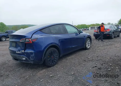 2023 Tesla Model Y Awd/Long Range Dual Motor All-Wheel Drive z USA, uszkodzony, nr VIN 7SAYGDEE6PF603981